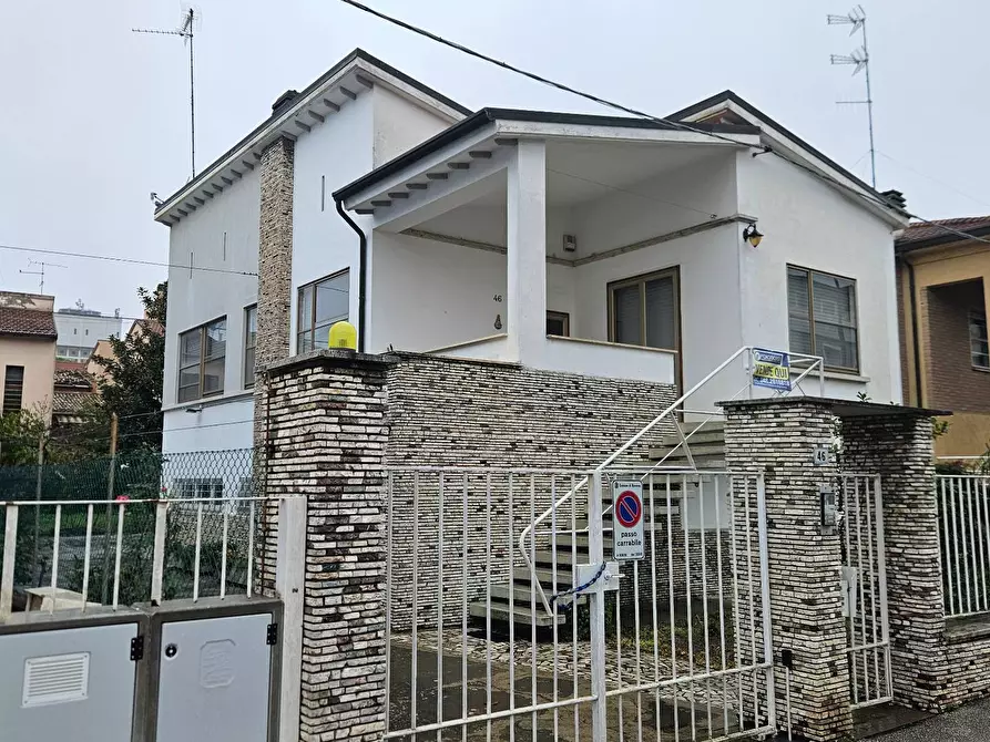 Immagine 1 di Casa indipendente in vendita  in Tevere 46 a Ravenna