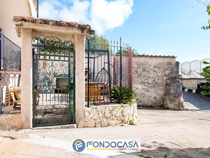 Immagine 2 di Villa in vendita  in Via Sant'eustachio 51 a Salerno