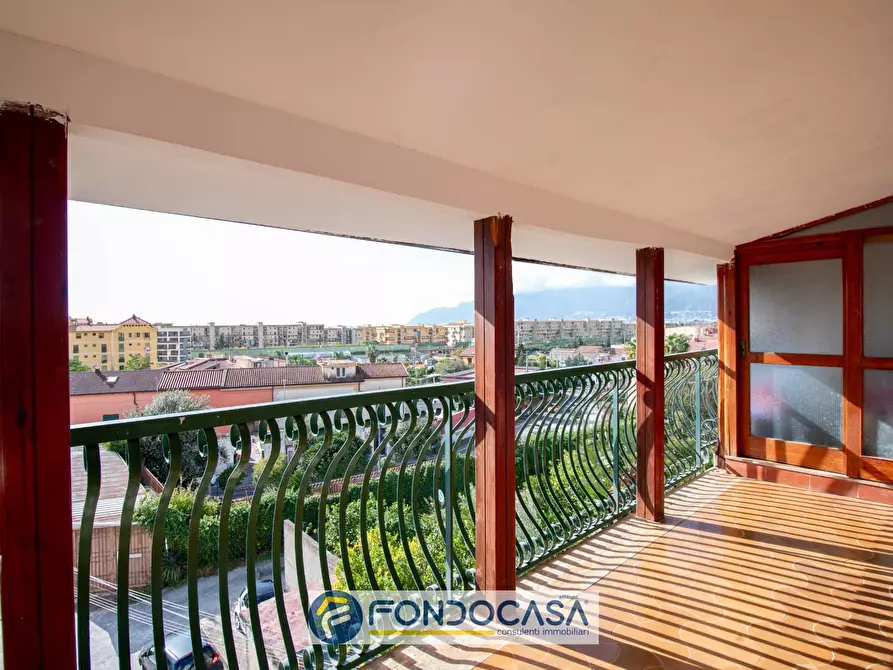 Immagine 1 di Villa in vendita  in Via Sant'eustachio 51 a Salerno