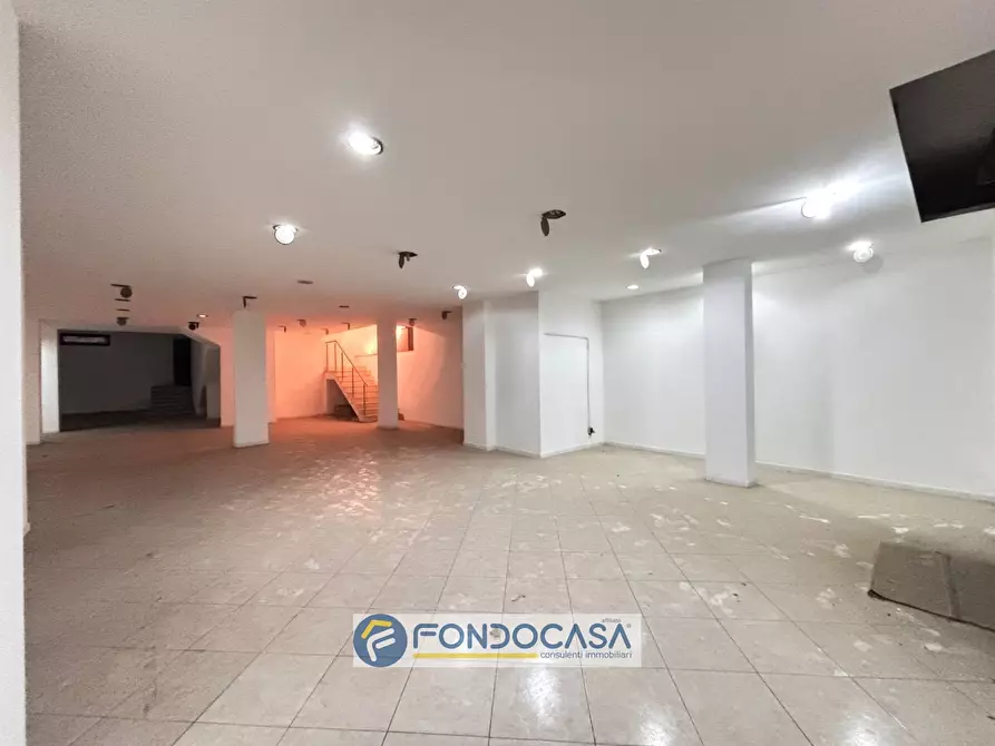 Immagine 2 di Magazzino in affitto  in via fiume a Aversa