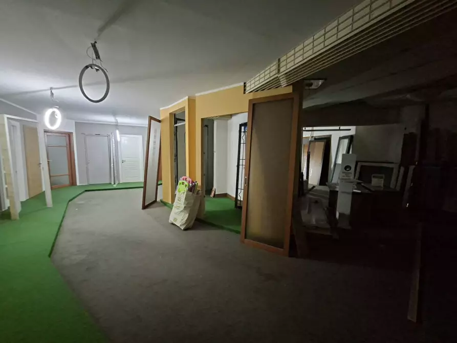 Immagine 10 di Locale commerciale in vendita  in via perrottelli 12 a Avellino