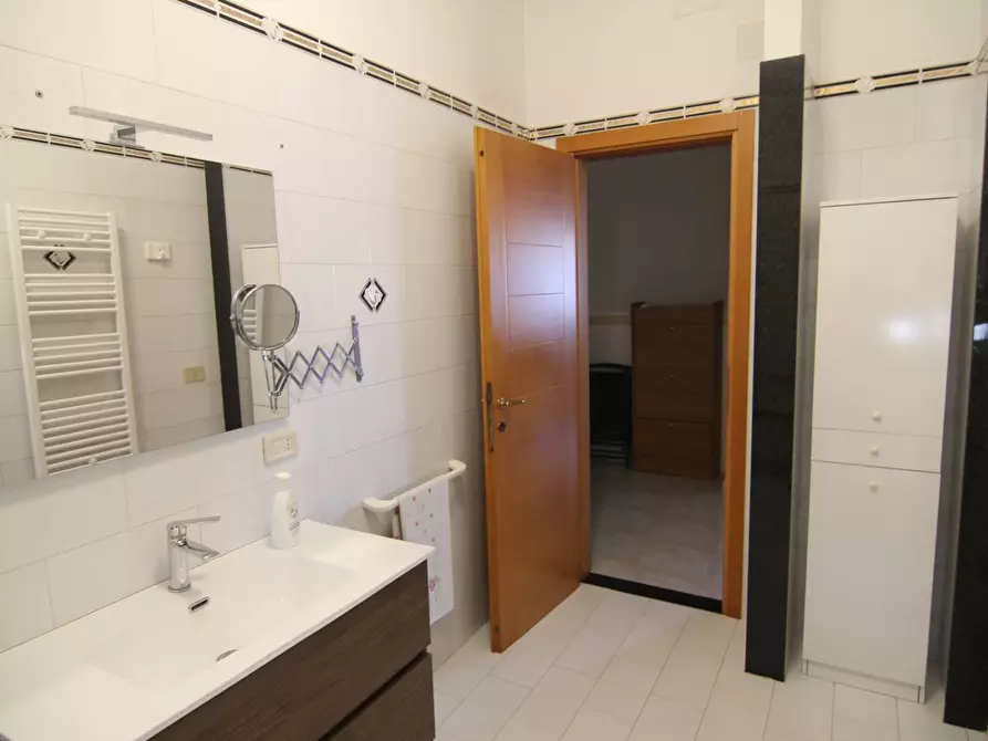 Immagine 60 di Villa in vendita  in via marche 24 a Avetrana