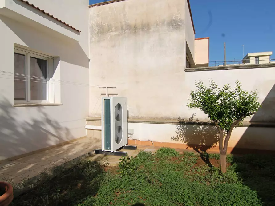 Immagine 71 di Villa in vendita  in via marche 24 a Avetrana