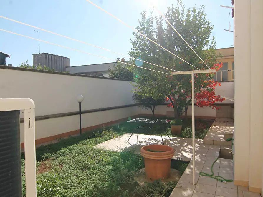 Immagine 72 di Villa in vendita  in via marche 24 a Avetrana