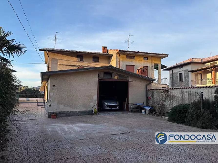 Immagine 2 di Villa in vendita  a Castelli Calepio
