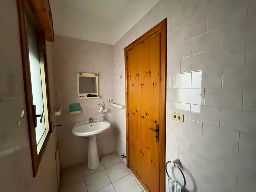 Immagine 24 di Appartamento in vendita  in Via Marche 32 a Arnesano