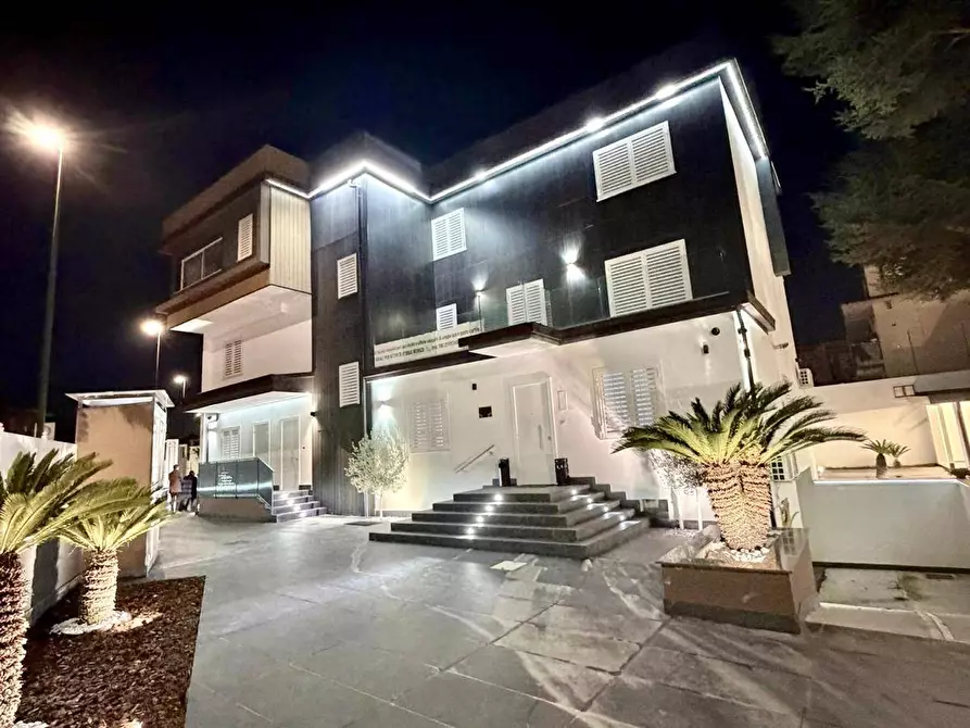 Immagine 10 di Ufficio in affitto  in Via Antonio Silvestre a Casandrino