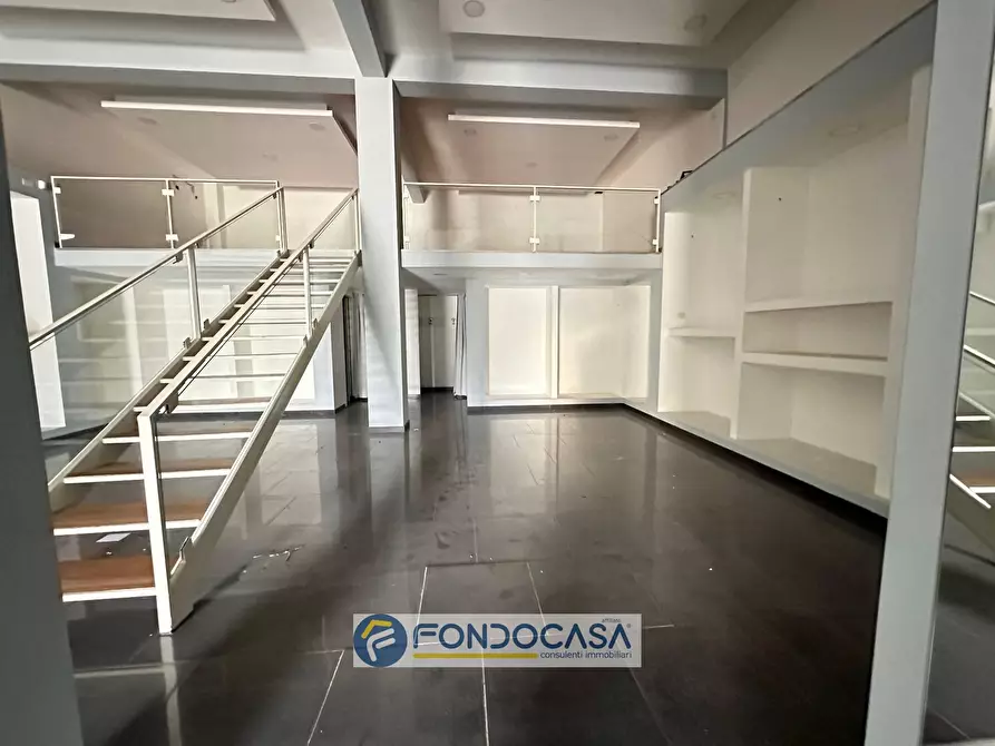 Immagine 3 di Locale commerciale in affitto  in via appia a Sant'antimo