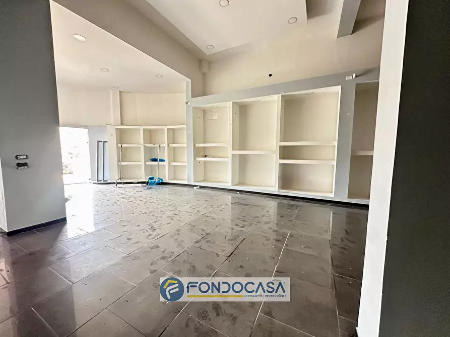 Immagine 4 di Locale commerciale in affitto  in via appia a Sant'antimo