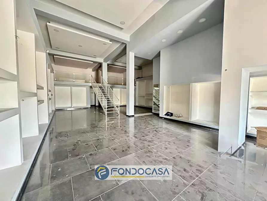 Immagine 11 di Locale commerciale in affitto  in via appia a Sant'antimo