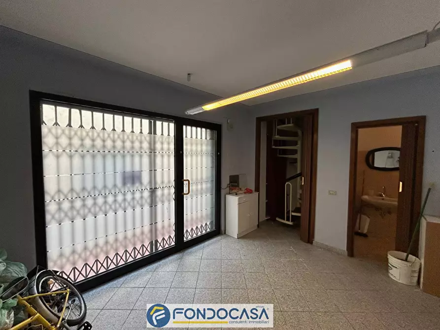 Immagine 4 di Ufficio in affitto  a Cazzago San Martino