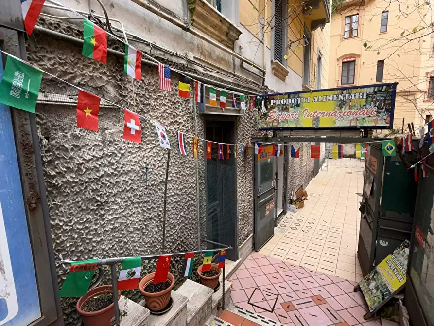 Immagine 3 di Locale commerciale   in Via Francesco Paolo Volpe 14 a Salerno