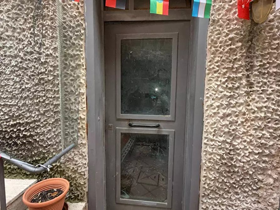 Immagine 6 di Locale commerciale   in Via Francesco Paolo Volpe 14 a Salerno