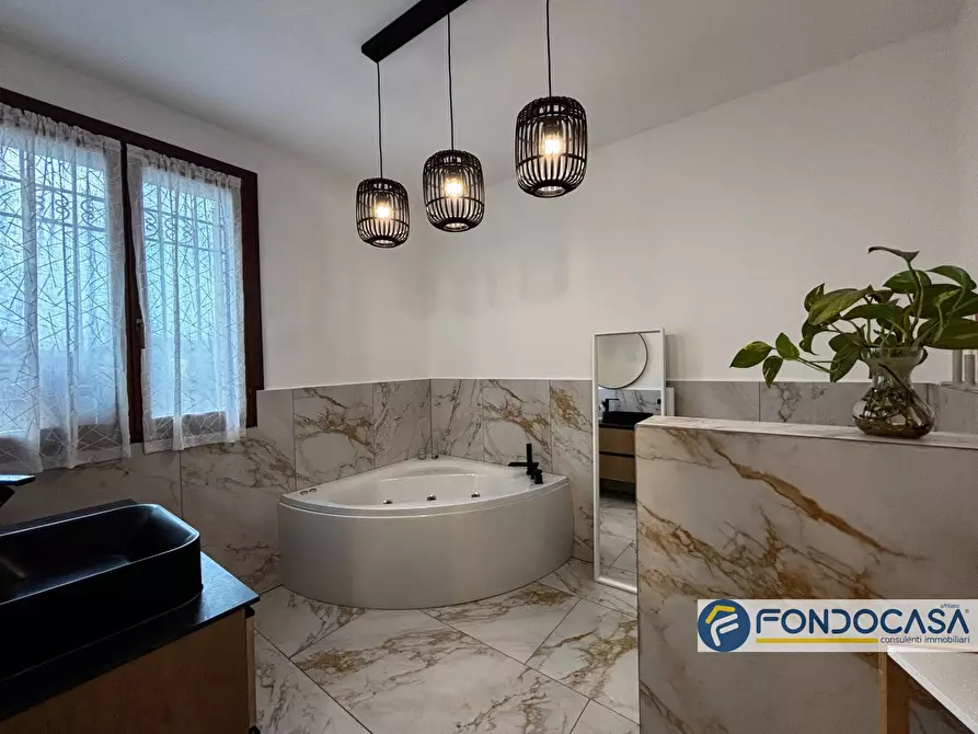 Immagine 13 di Villa in vendita  in Via Colleoni a Calcinate