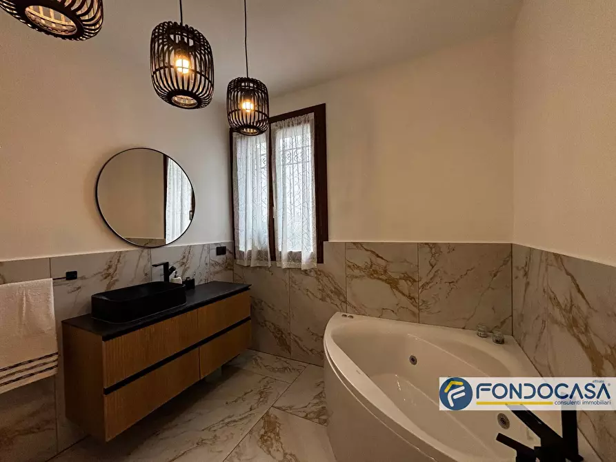 Immagine 15 di Villa in vendita  in Via Colleoni a Calcinate