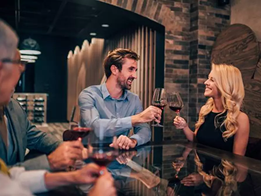 Immagine 2 di Attività commerciale in vendita  a Ravenna