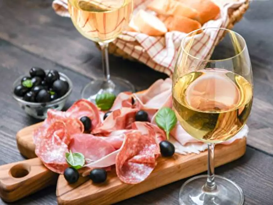 Immagine 4 di Attività commerciale in vendita  a Ravenna