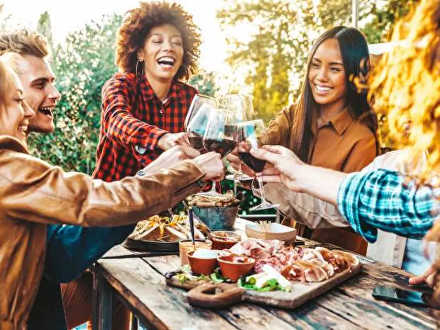 Immagine 1 di Attività commerciale in vendita  a Ravenna