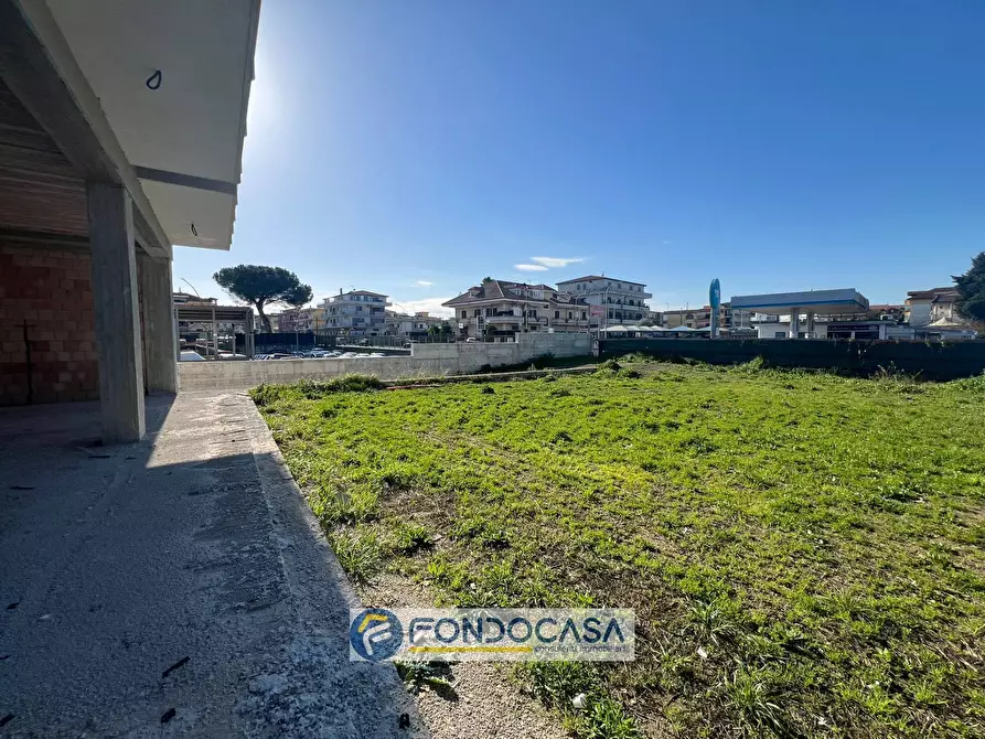 Immagine 2 di Locale commerciale in affitto  in Via Oasi sacro cuore a Giugliano In Campania