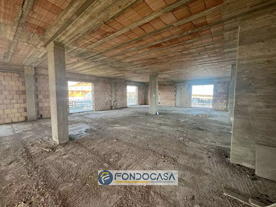 Immagine 6 di Locale commerciale in affitto  in Via Oasi sacro cuore a Giugliano In Campania