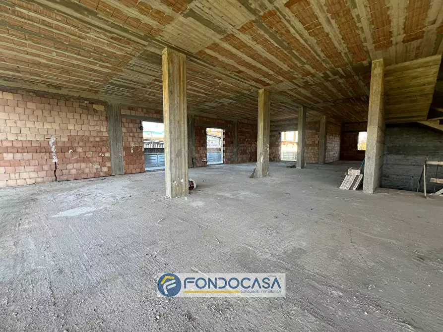 Immagine 7 di Locale commerciale in affitto  in Via Oasi sacro cuore a Giugliano In Campania