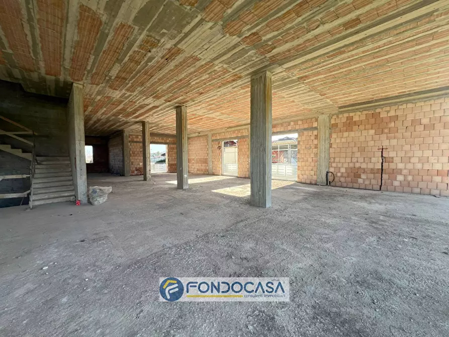 Immagine 8 di Locale commerciale in affitto  in Via Oasi sacro cuore a Giugliano In Campania