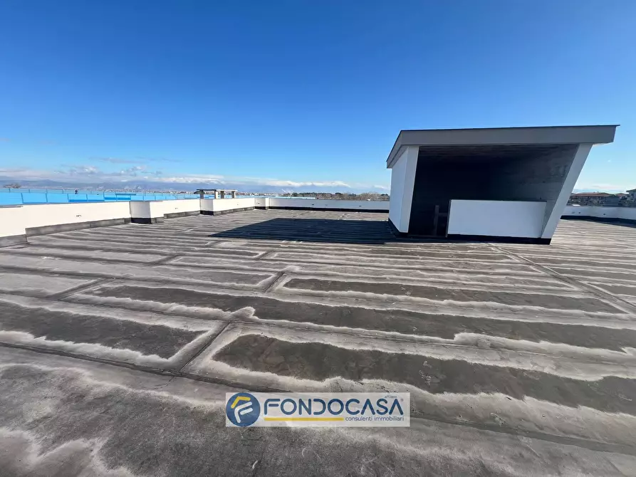 Immagine 12 di Locale commerciale in affitto  in Via Oasi sacro cuore a Giugliano In Campania