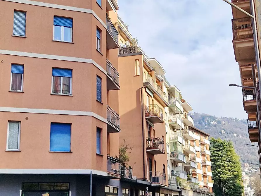 Immagine 2 di Appartamento in vendita  in via leoni 5 a Como