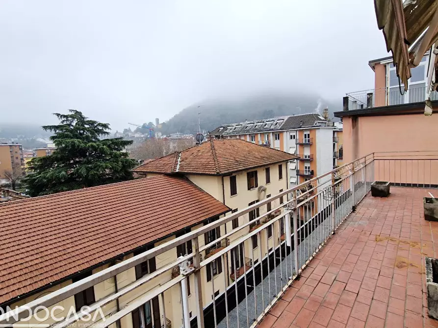 Immagine 4 di Appartamento in vendita  in via leoni 5 a Como