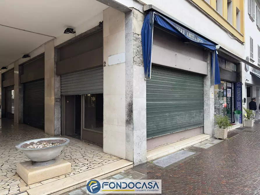 Immagine 1 di Locale commerciale in vendita  a Rovato