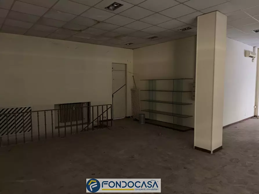 Immagine 14 di Locale commerciale in vendita  a Rovato