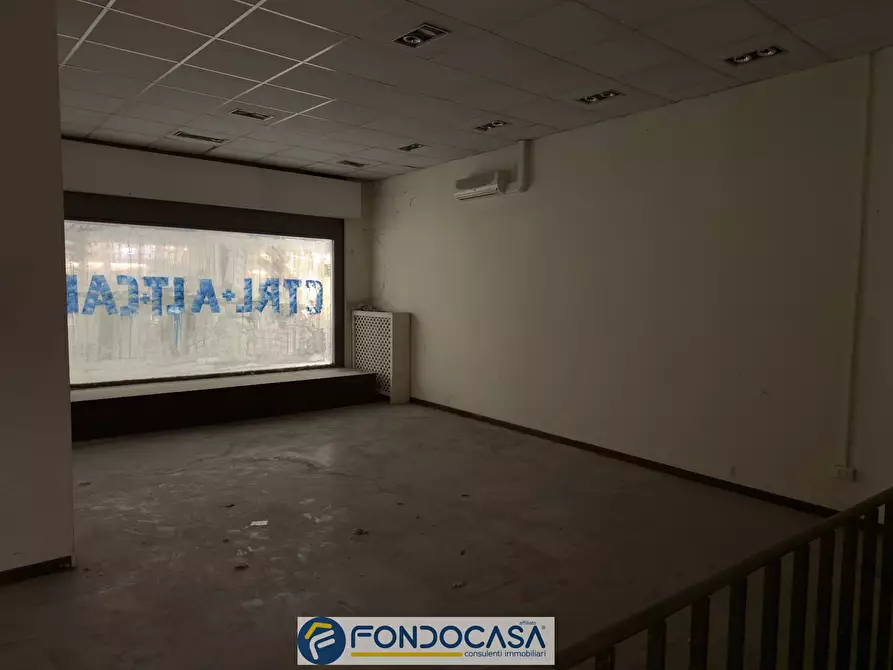 Immagine 8 di Locale commerciale in vendita  a Rovato