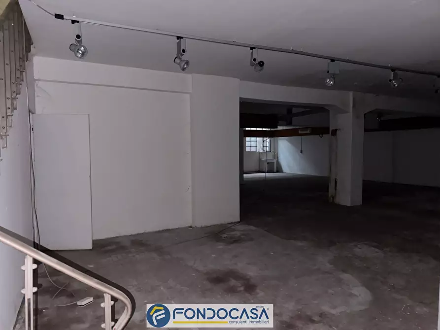 Immagine 17 di Locale commerciale in vendita  a Rovato