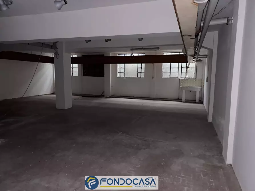 Immagine 22 di Locale commerciale in vendita  a Rovato