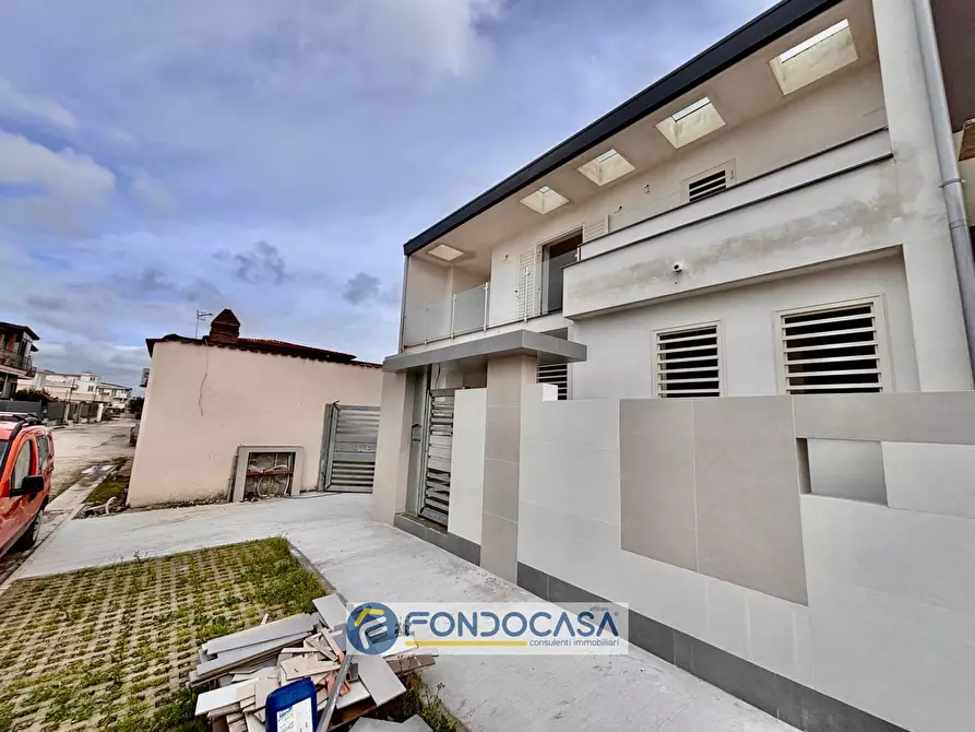 Immagine 1 di Villa in vendita  in via madre Teresa di calcutta S.n.c a Cancello Ed Arnone