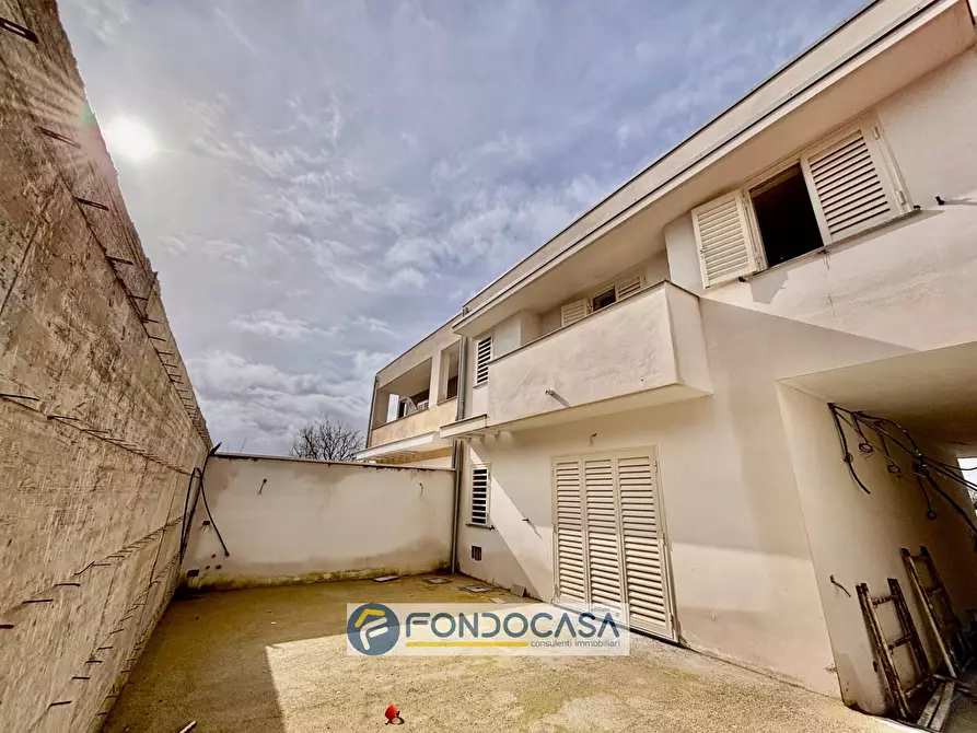 Immagine 6 di Villa in vendita  in via madre Teresa di calcutta S.n.c a Cancello Ed Arnone