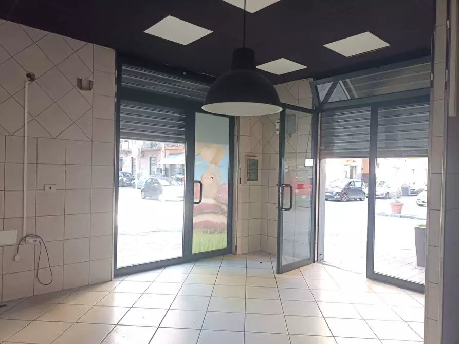 Immagine 6 di Locale commerciale in vendita  in CORSO ITALIA 108 a Angri