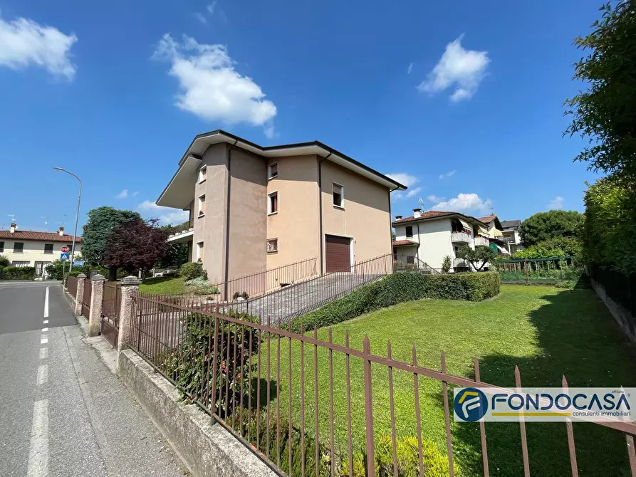 Immagine 8 di Villa in vendita  a Brescia