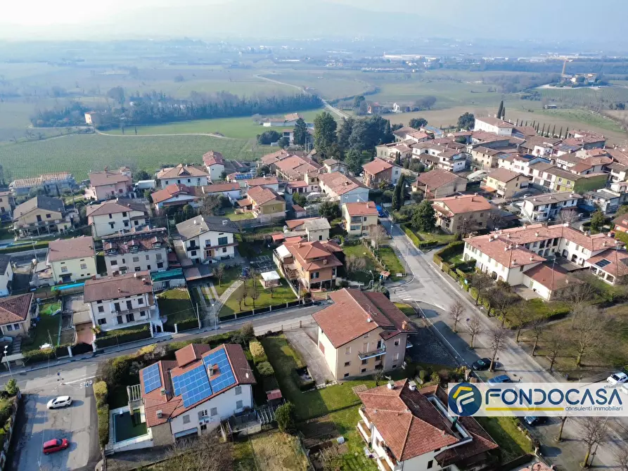 Immagine 3 di Villa in vendita  a Brescia