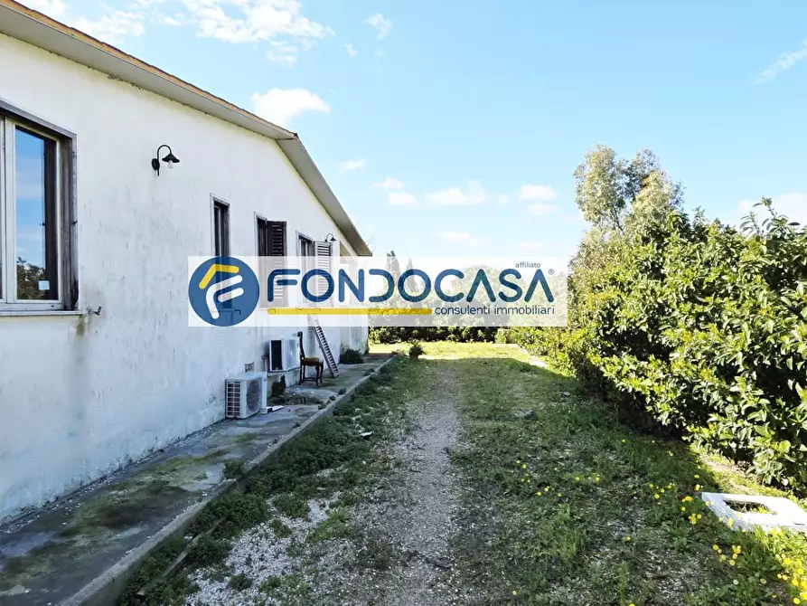 Immagine 19 di Villa in vendita  in strada per caputi 66 a Brindisi