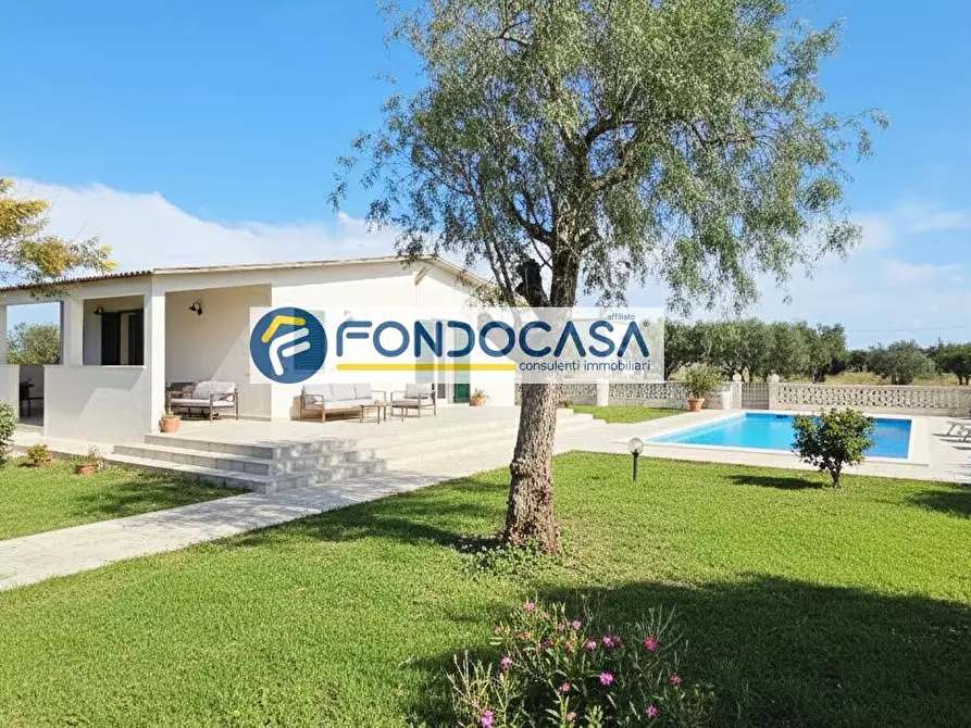 Immagine 26 di Villa in vendita  in strada per caputi 66 a Brindisi