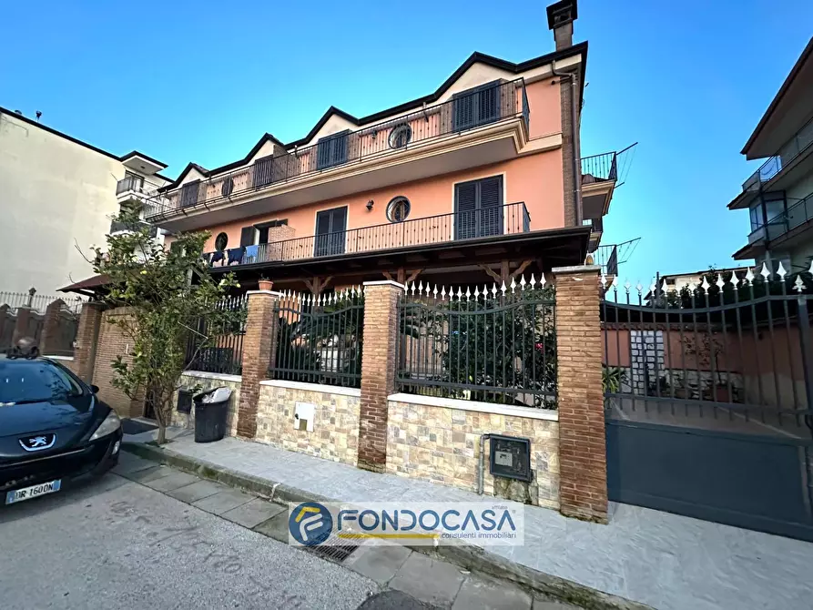 Immagine 1 di Villa in vendita  in via alessandro lampitelli a Orta Di Atella