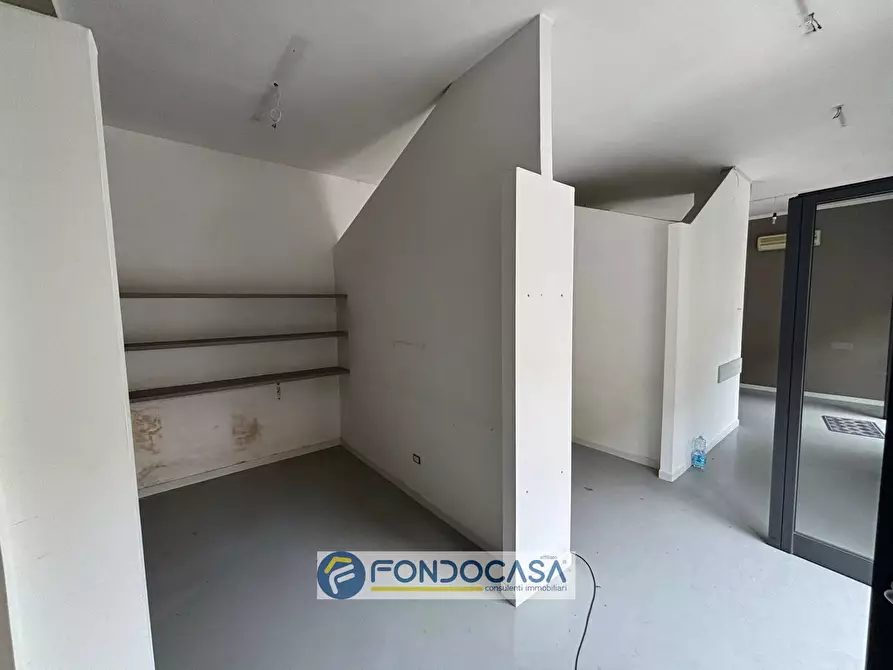 Immagine 2 di Attività commerciale in affitto  in corso michelangelo sant'antimo 192 a Sant'antimo