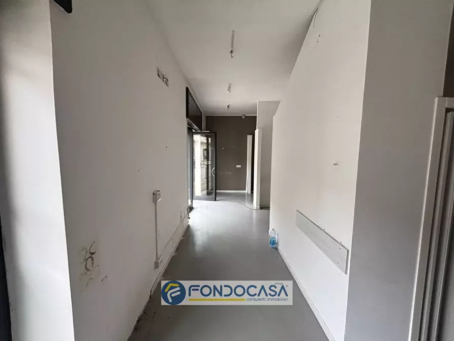 Immagine 7 di Attività commerciale in affitto  in corso michelangelo sant'antimo 192 a Sant'antimo