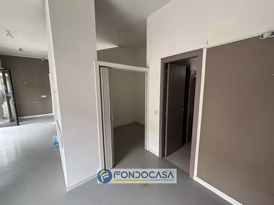 Immagine 8 di Attività commerciale in affitto  in corso michelangelo sant'antimo 192 a Sant'antimo