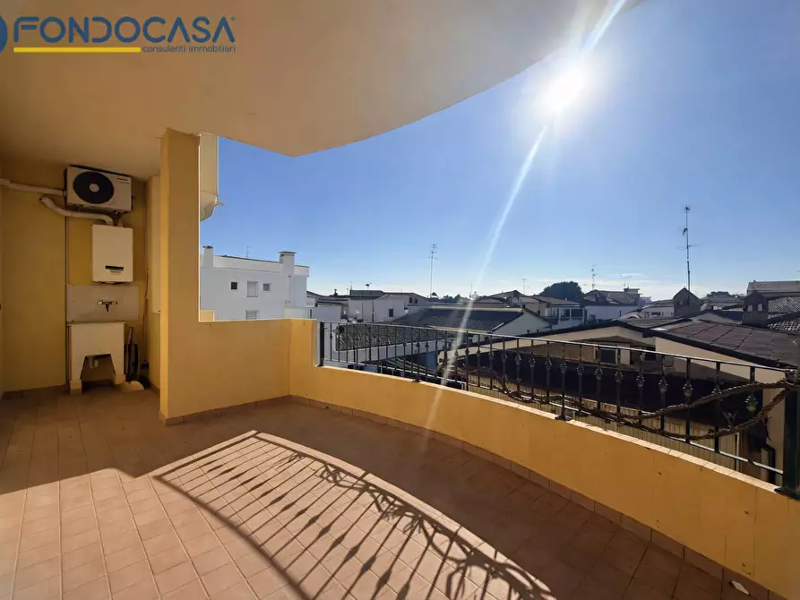 Immagine 4 di Appartamento in vendita  in Via Ugo Foscolo a Tortoreto