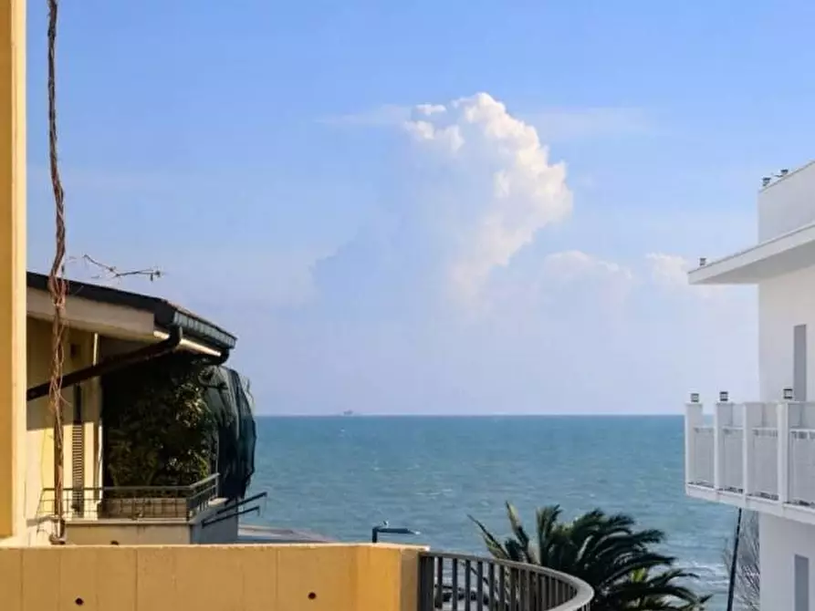 Immagine 1 di Appartamento in vendita  in Via Ugo Foscolo a Tortoreto