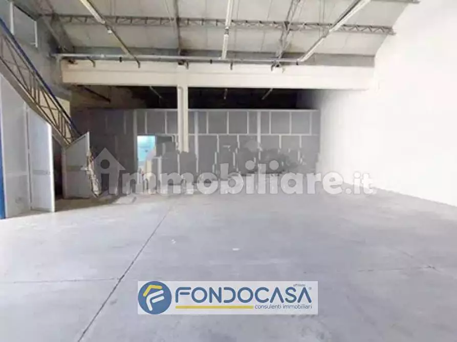 Immagine 6 di Magazzino in vendita  in via toscanini 16 a Sant'antimo