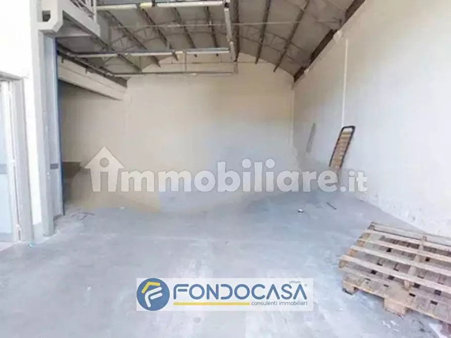 Immagine 7 di Magazzino in vendita  in via toscanini 16 a Sant'antimo