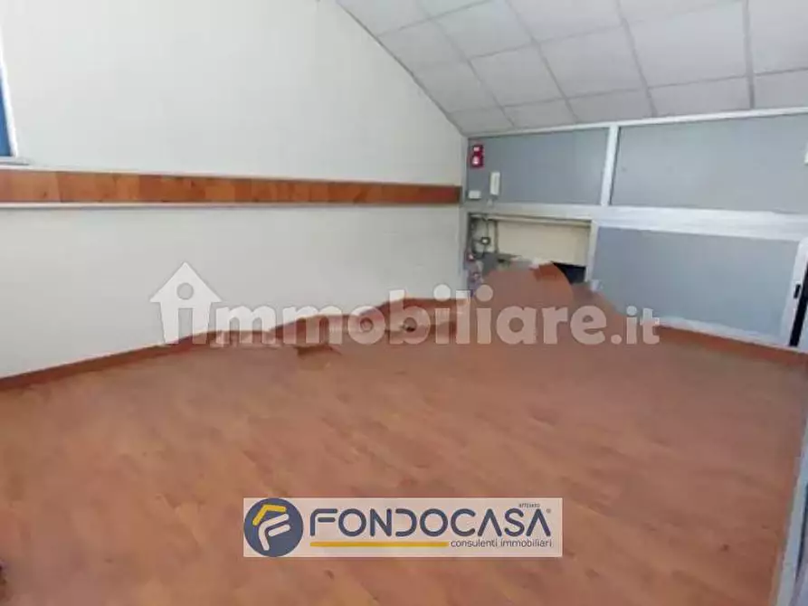 Immagine 9 di Magazzino in vendita  in via toscanini 16 a Sant'antimo